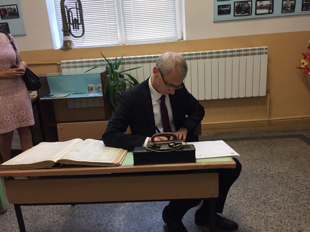 Министър Денков откри новия STEM център 9